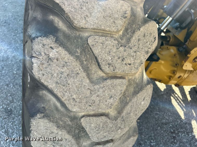 image for item EG1097 2004 Caterpillar  TH560B telehandler