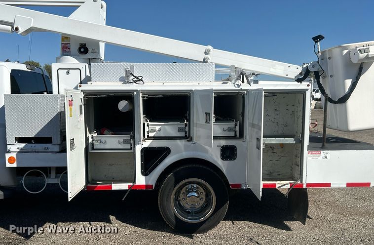 image for item EG1099 2012 Ford F550 Super Duty  bucket truck