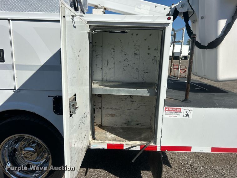 image for item EG1099 2012 Ford F550 Super Duty  bucket truck