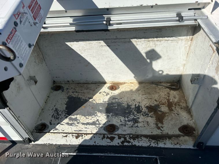 image for item EG1099 2012 Ford F550 Super Duty  bucket truck