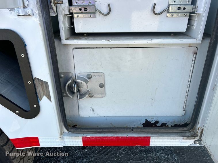 image for item EG1099 2012 Ford F550 Super Duty  bucket truck