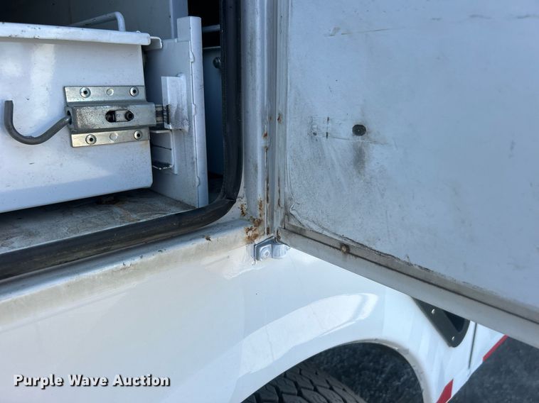 image for item EG1099 2012 Ford F550 Super Duty  bucket truck