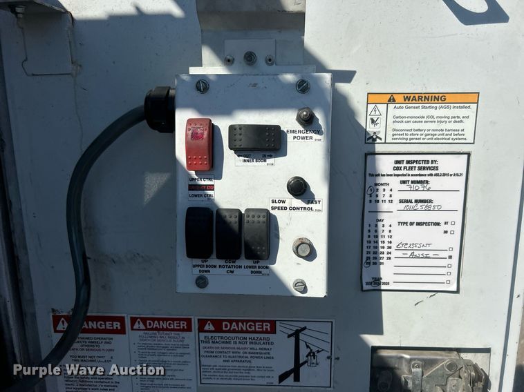 image for item EG1099 2012 Ford F550 Super Duty  bucket truck