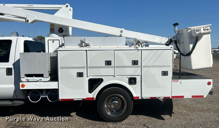 image for item EG1099 2012 Ford F550 Super Duty  bucket truck