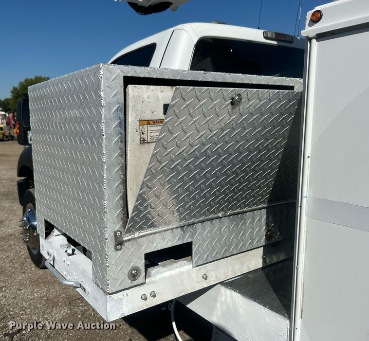 image for item EG1099 2012 Ford F550 Super Duty  bucket truck