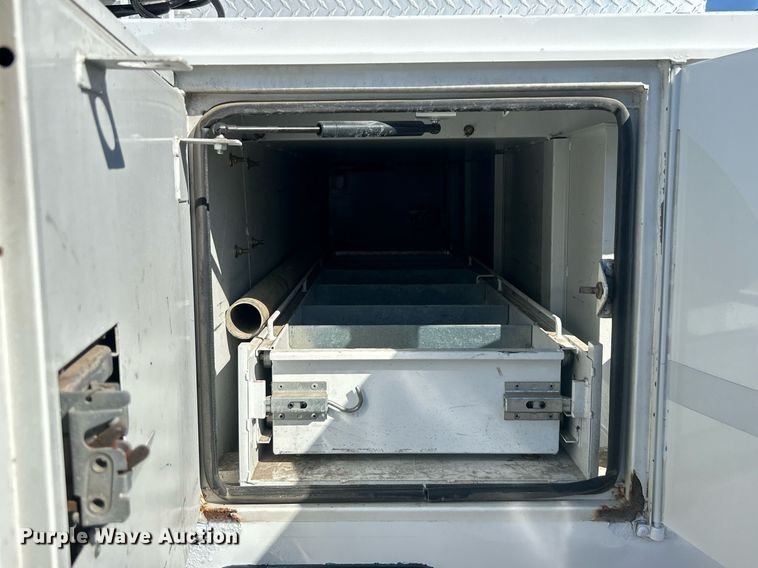 image for item EG1099 2012 Ford F550 Super Duty  bucket truck