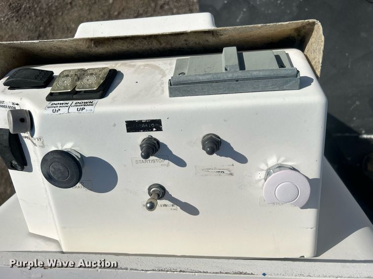 image for item EG1099 2012 Ford F550 Super Duty  bucket truck