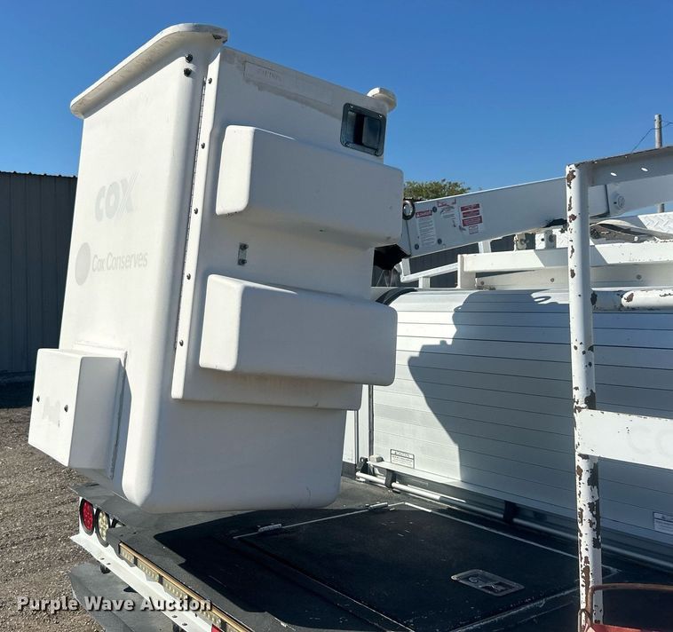 image for item EG1099 2012 Ford F550 Super Duty  bucket truck