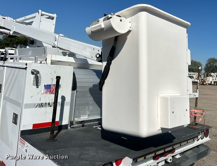 image for item EG1099 2012 Ford F550 Super Duty  bucket truck