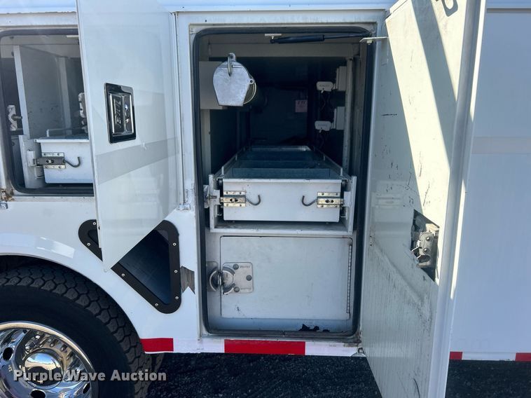 image for item EG1099 2012 Ford F550 Super Duty  bucket truck