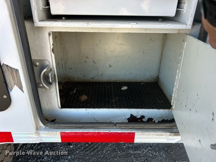 image for item EG1099 2012 Ford F550 Super Duty  bucket truck