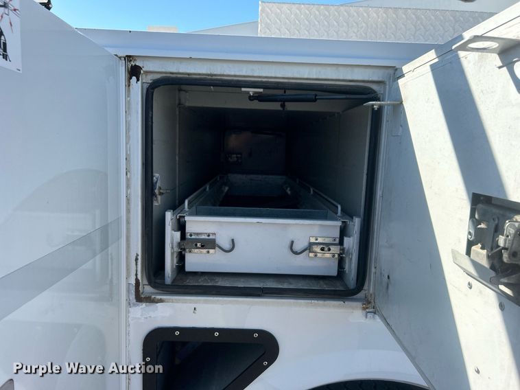 image for item EG1099 2012 Ford F550 Super Duty  bucket truck