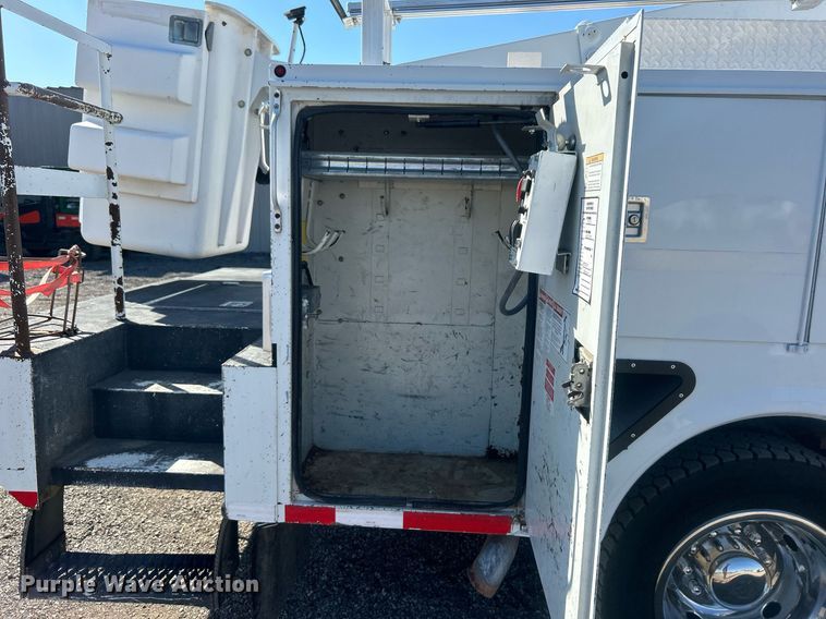 image for item EG1099 2012 Ford F550 Super Duty  bucket truck