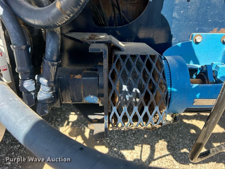 image for item EG1105 2013 International  7400 tank truck