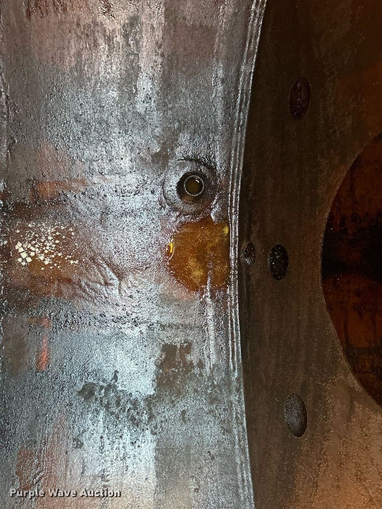 image for item EG1105 2013 International  7400 tank truck