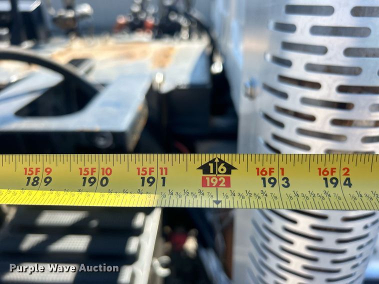 image for item EG1105 2013 International  7400 tank truck