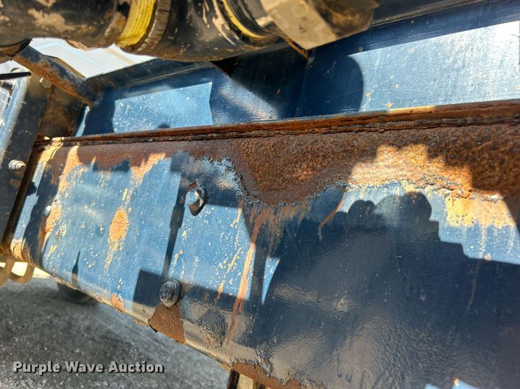 image for item EG1105 2013 International  7400 tank truck