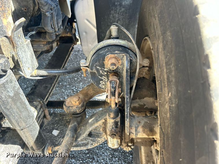 image for item EG1105 2013 International  7400 tank truck