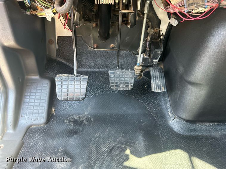 image for item EG1105 2013 International  7400 tank truck