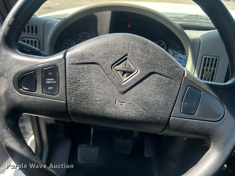 image for item EG1105 2013 International  7400 tank truck