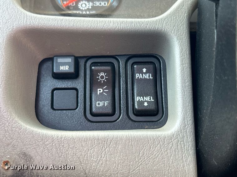 image for item EG1105 2013 International  7400 tank truck