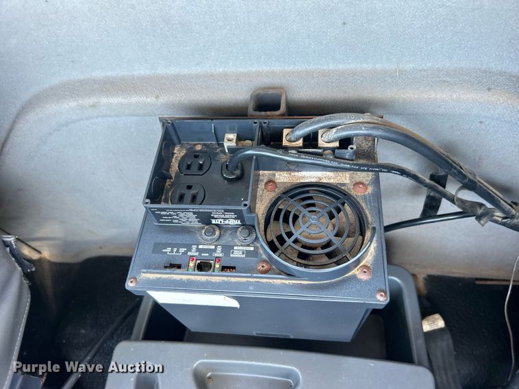 image for item EG1105 2013 International  7400 tank truck