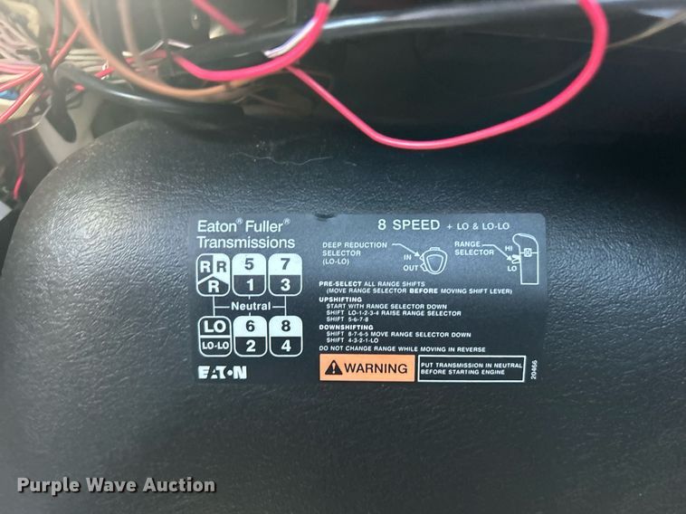 image for item EG1105 2013 International  7400 tank truck