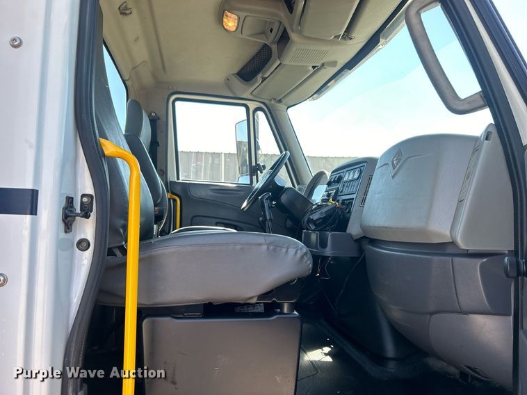 image for item EG1105 2013 International  7400 tank truck