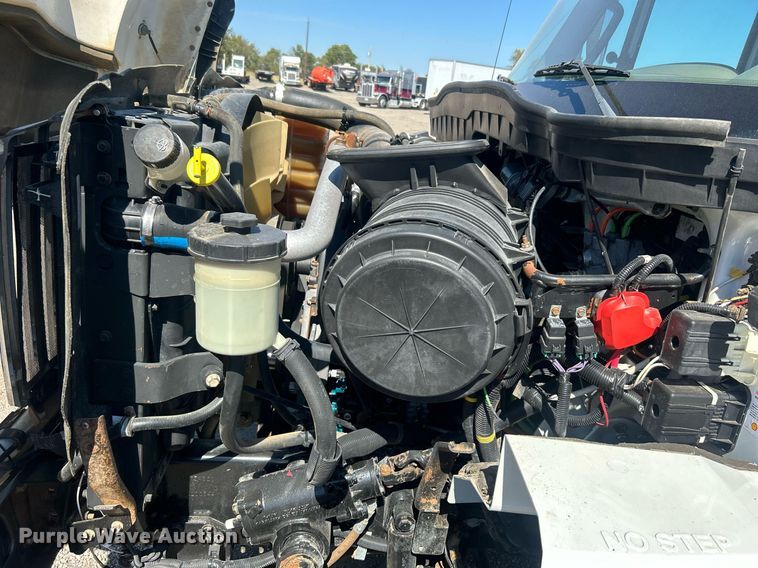 image for item EG1105 2013 International  7400 tank truck