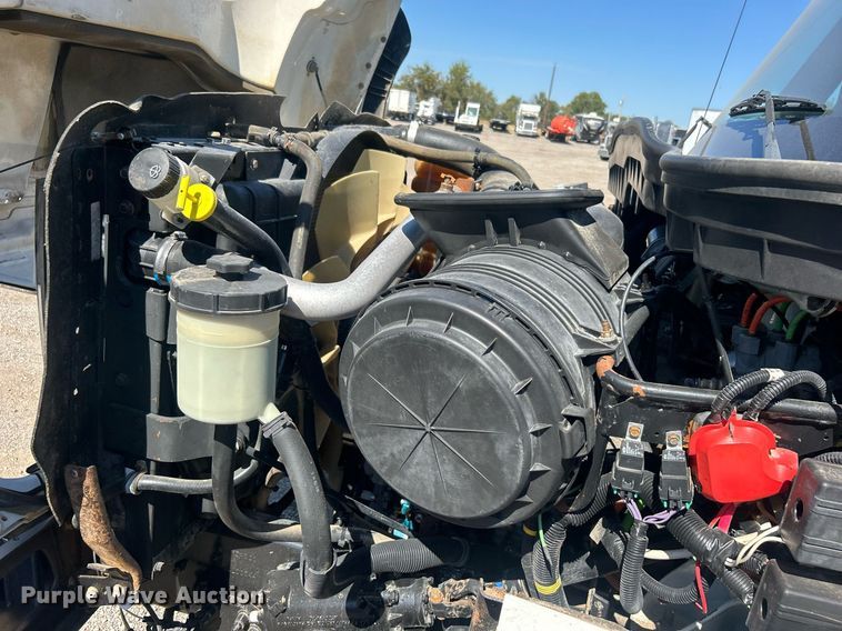 image for item EG1105 2013 International  7400 tank truck