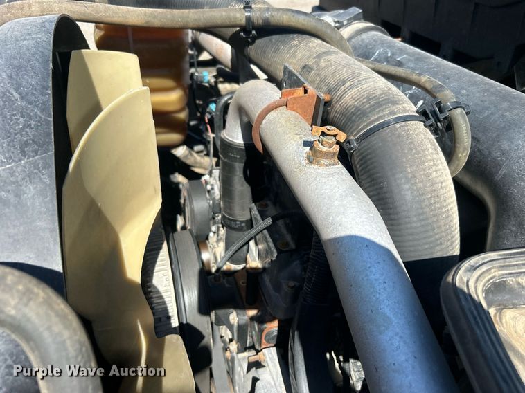 image for item EG1105 2013 International  7400 tank truck