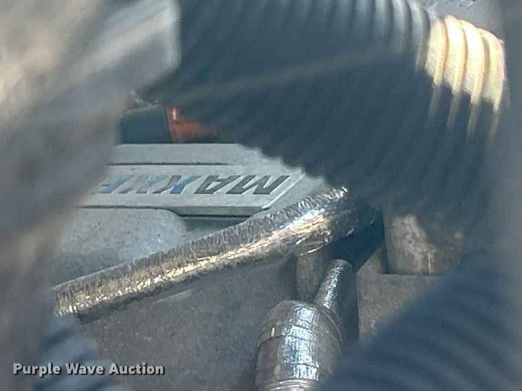 image for item EG1105 2013 International  7400 tank truck