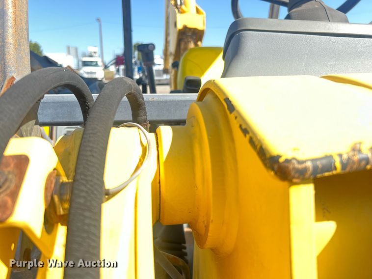 image for item EG1108 2000 New Holland 555E backhoe