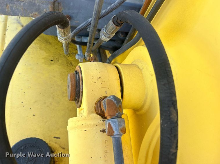 image for item EG1108 2000 New Holland 555E backhoe