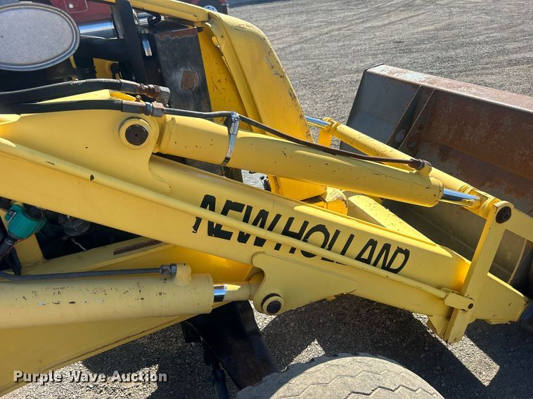 image for item EG1108 2000 New Holland 555E backhoe
