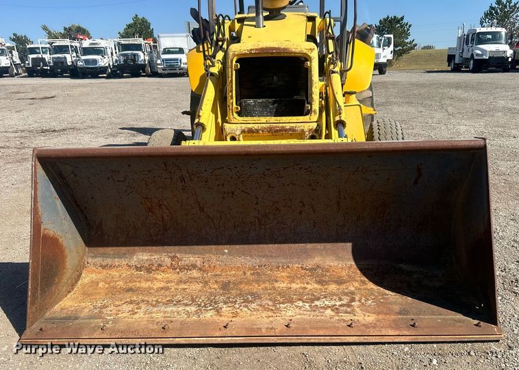 image for item EG1108 2000 New Holland 555E backhoe