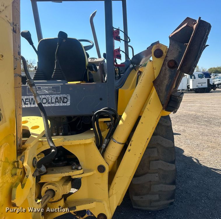 image for item EG1108 2000 New Holland 555E backhoe