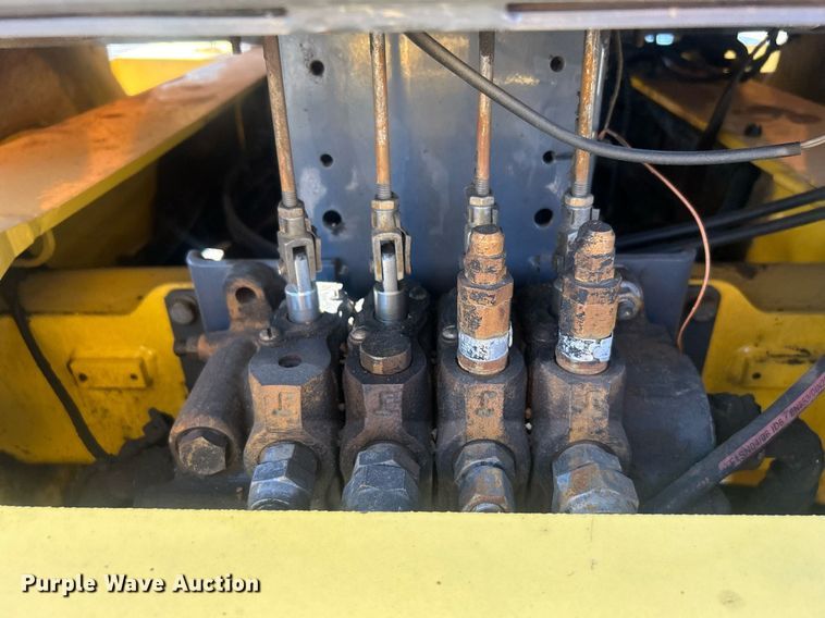 image for item EG1108 2000 New Holland 555E backhoe