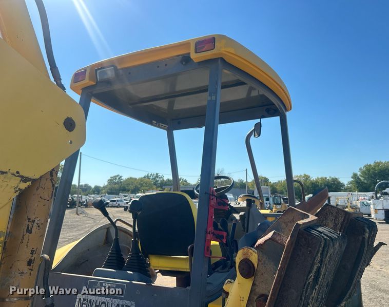 image for item EG1108 2000 New Holland 555E backhoe