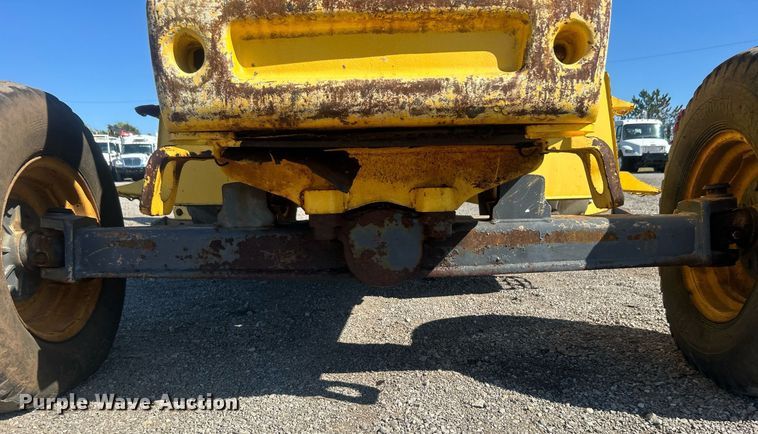 image for item EG1108 2000 New Holland 555E backhoe