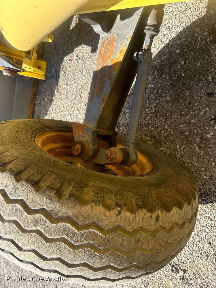 image for item EG1108 2000 New Holland 555E backhoe