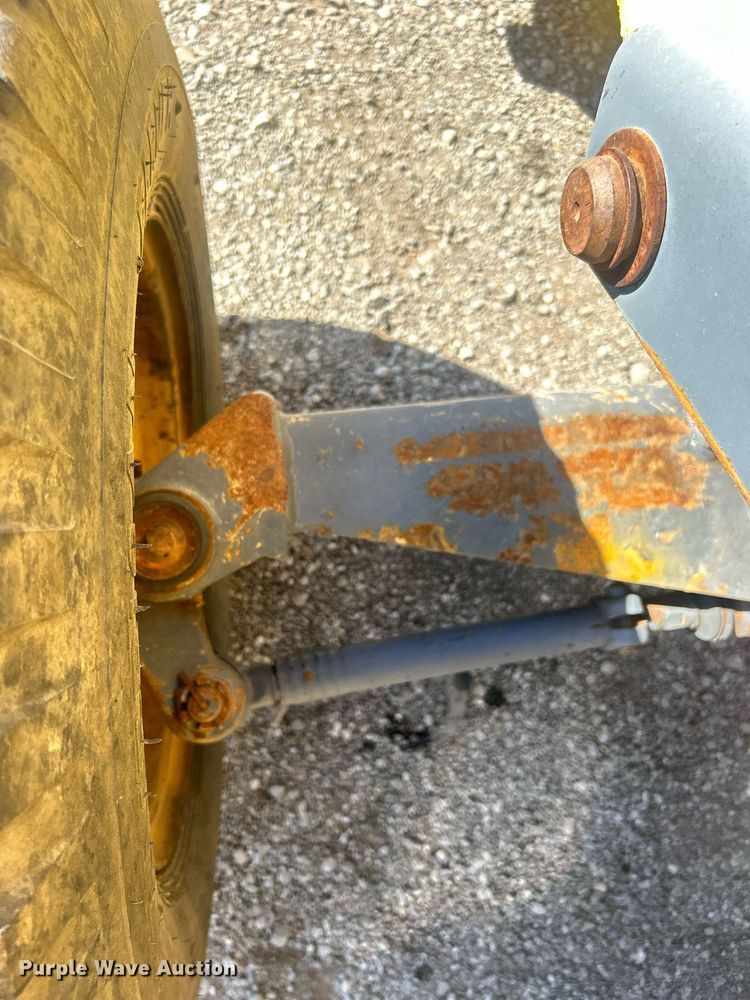 image for item EG1108 2000 New Holland 555E backhoe