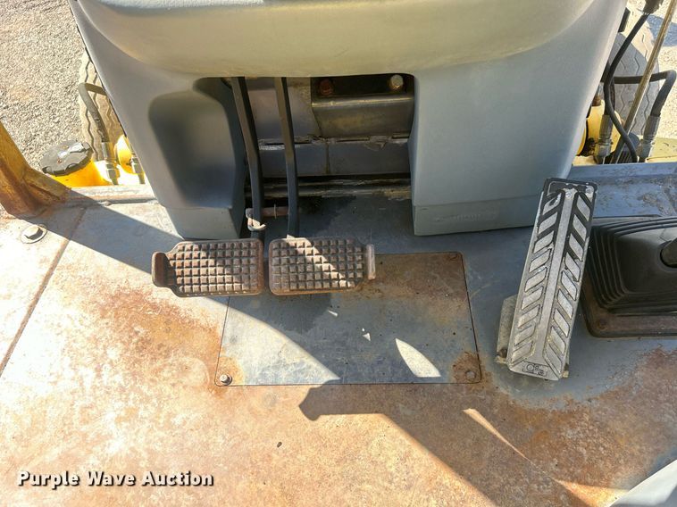 image for item EG1108 2000 New Holland 555E backhoe