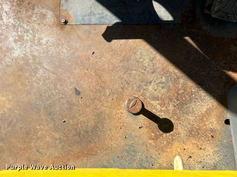 image for item EG1108 2000 New Holland 555E backhoe