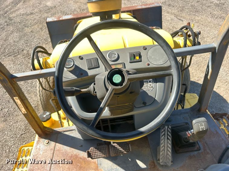 image for item EG1108 2000 New Holland 555E backhoe