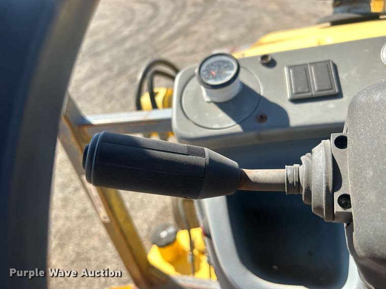 image for item EG1108 2000 New Holland 555E backhoe