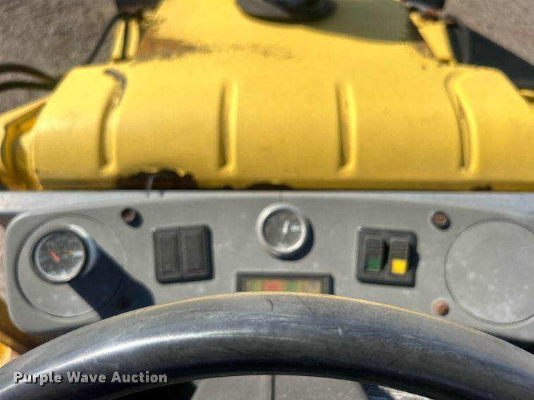 image for item EG1108 2000 New Holland 555E backhoe