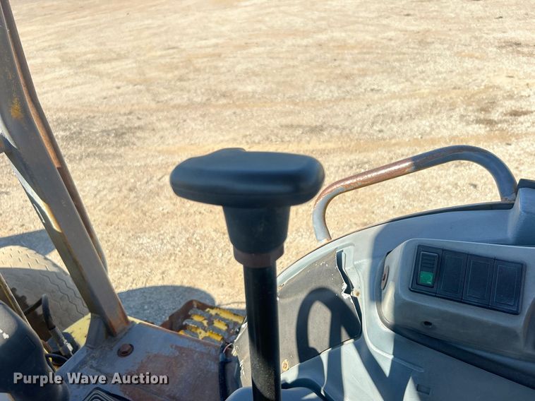 image for item EG1108 2000 New Holland 555E backhoe