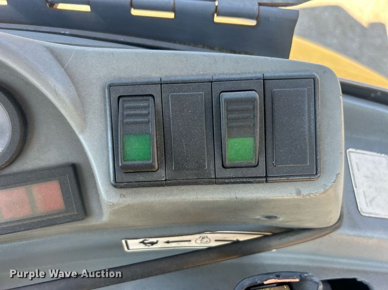 image for item EG1108 2000 New Holland 555E backhoe