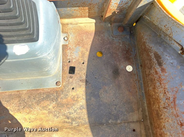 image for item EG1108 2000 New Holland 555E backhoe